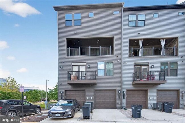 13216 Woodland Park Rd, Unit 1B in Herndon, VA - Foto de edificio - Building Photo