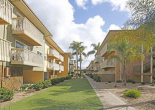 Park Plaza Apartments in Mountain View, CA - Building Photo - Building Photo