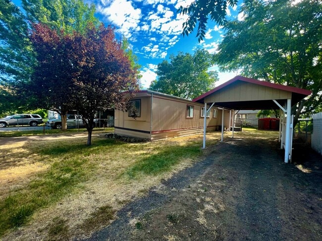 property at 220 SE 16th St