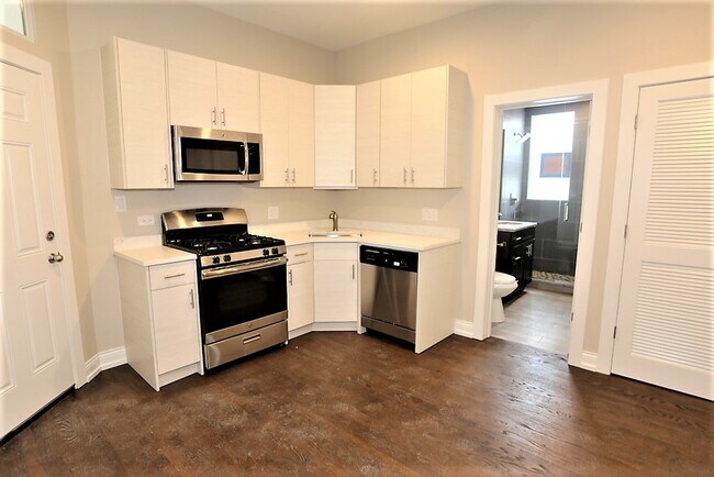 property at 2752 N Richmond St