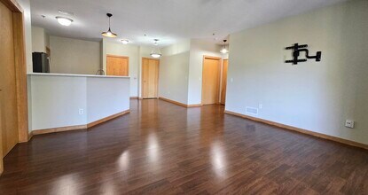 10900 W Bluemound Rd in Wauwatosa, WI - Building Photo - Building Photo