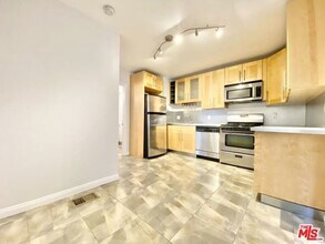 1154 W Edgeware Rd in Los Angeles, CA - Building Photo - Building Photo