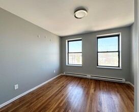 502 Central Ave, Unit D2 in Jersey City, NJ - Building Photo - Building Photo