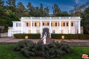 1148 Coldwater Canyon Dr in Beverly Hills, CA - Building Photo