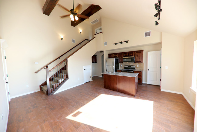 Creekside Townhomes in Harrah, OK - Building Photo - Interior Photo