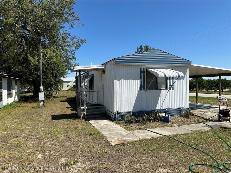 2549 San Remo Ave in Avon Park, FL - Foto de edificio