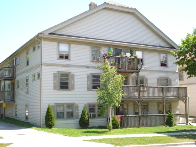 1606 S 88th St in Milwaukee, WI - Foto de edificio - Building Photo