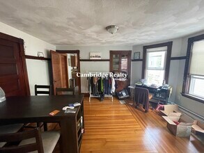 85 Beacon St, Unit 3A in Somerville, MA - Foto de edificio - Building Photo