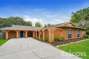 1101 Seffner Valrico Rd in Valrico, FL - Building Photo