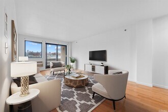 30-80 21st St-Unit -6C in Queens, NY - Building Photo - Building Photo