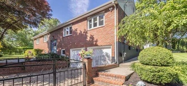 property at 21 Rowe St