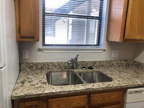 Oak Court Apartments in Denton, TX - Building Photo - Building Photo