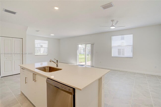 2642 SE 24th St in Homestead, FL - Foto de edificio - Building Photo