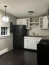 994 Union St, Unit Second Floor in Rockland, MA - Foto de edificio - Building Photo