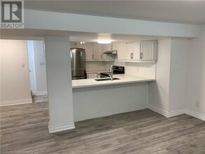 114 Warren Ave in Hamilton, ON - Building Photo - Building Photo