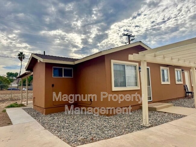 29002 Goetz Rd in Canyon Lake, CA - Building Photo - Building Photo