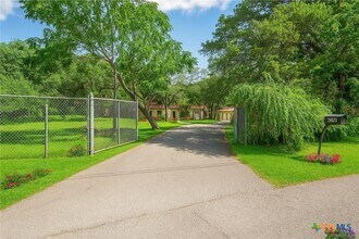 384 New York Ave in New Braunfels, TX - Building Photo - Building Photo