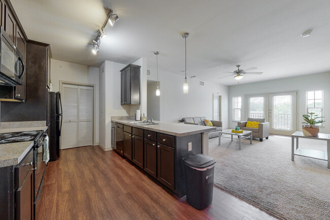 Midtown Urban in Arlington, TX - Building Photo - Interior Photo