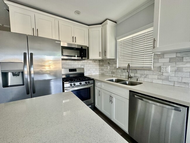 4315 Kenwood Ave in Los Angeles, CA - Foto de edificio - Building Photo