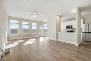 2041 Layla Dr in Waxahachie, TX - Building Photo