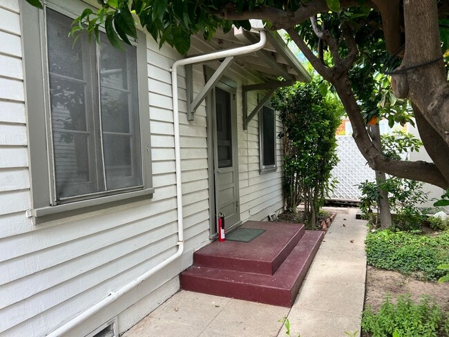 property at 411 E Anapamu St