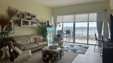 18031 Biscayne Blvd, Unit PH 01 in Aventura, FL - Building Photo - Building Photo