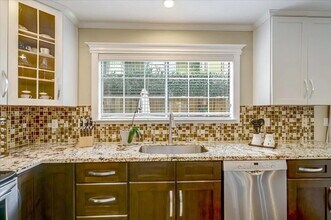 1582 Hudson St in Redwood City, CA - Building Photo - Building Photo