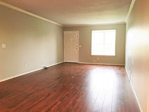 11327 N May Ave-Unit -Apartment B in Oklahoma City, OK - Building Photo - Building Photo