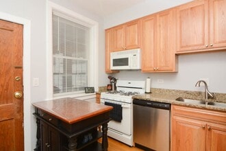 1722 W Fletcher St, Unit J06P in Chicago, IL - Building Photo - Building Photo