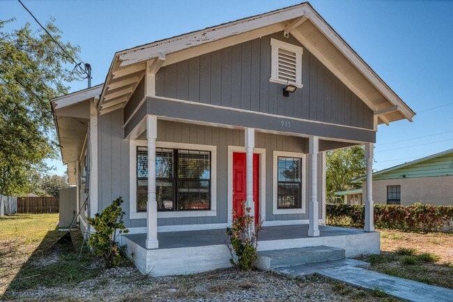 905 E 3rd St in Del Rio, TX - Building Photo - Building Photo