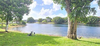 5335 NW 10th Ct in Plantation, FL - Building Photo