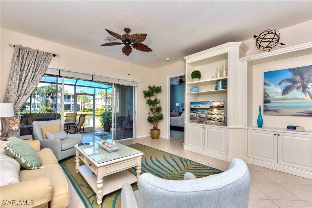 4529 Cardinal Cove Ln in Naples, FL - Foto de edificio