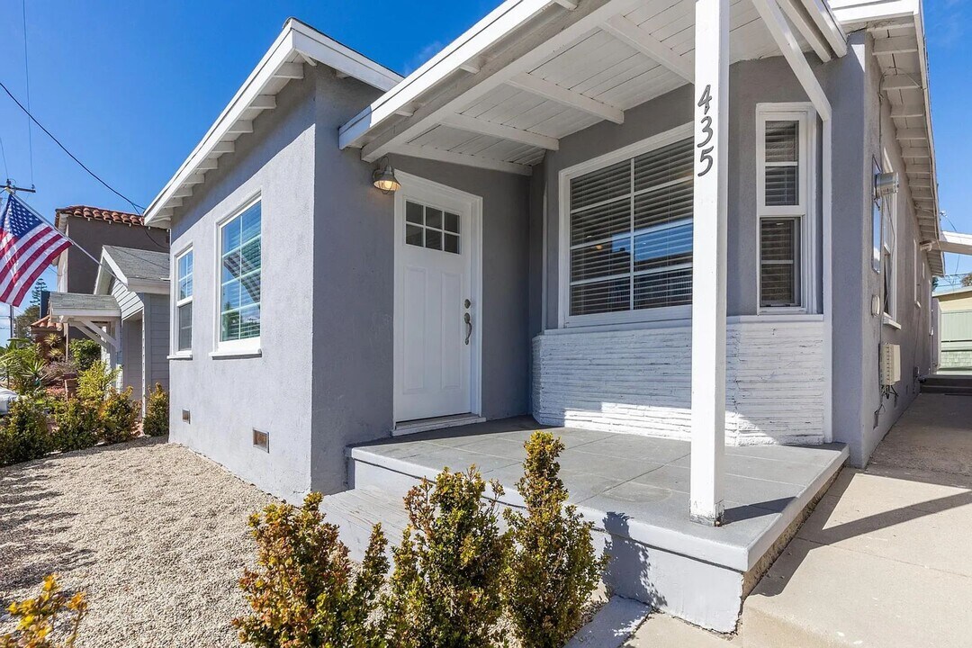435 Longfellow Ave in Hermosa Beach, CA - Building Photo