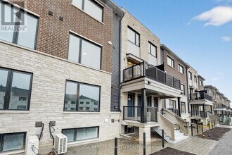 801 Glenroy Gilbert Dr in Ottawa, ON - Building Photo - Building Photo