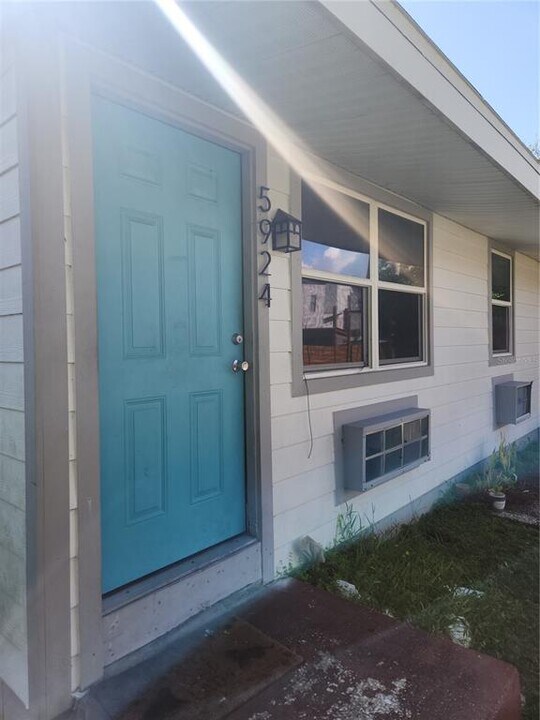 5901 Bryce Ln in Town 'n' Country, FL - Building Photo