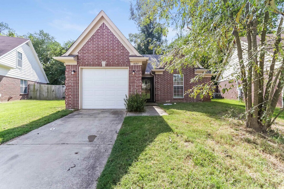1897 Garden Leaf Dr in Memphis, TN - Building Photo