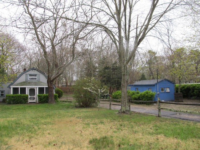 3 Box Tree Rd in East Quogue, NY - Building Photo - Building Photo