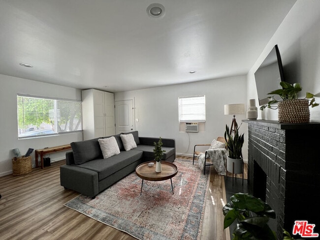1437 Pleasant Ave in Los Angeles, CA - Building Photo - Building Photo
