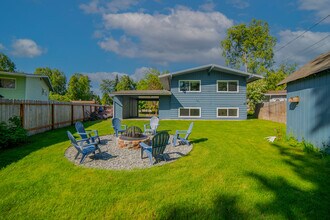 4801 Canterbury Way in Anchorage, AK - Building Photo - Building Photo