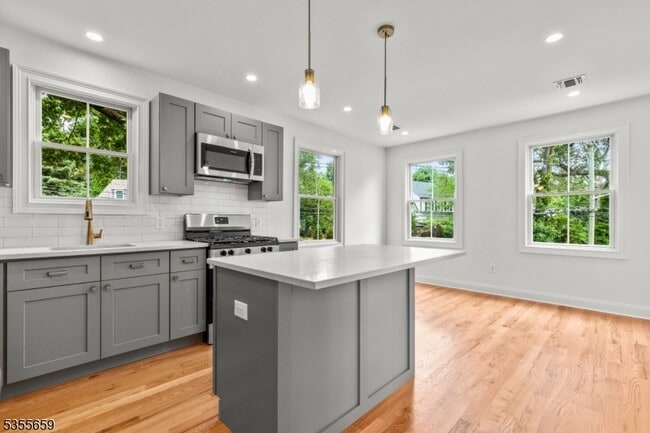 43 Franklin Ave in Midland Park, NJ - Building Photo - Building Photo