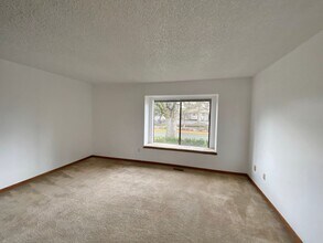 510 N Hayden Bay Dr in Portland, OR - Building Photo - Building Photo