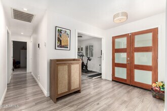 1963 E Loma Vista Dr in Tempe, AZ - Building Photo - Building Photo