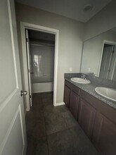 1704 Broad Winged Hawk Dr in Ruskin, FL - Building Photo - Building Photo