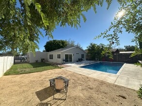 3712 W Avenue K14 in Lancaster, CA - Foto de edificio - Building Photo