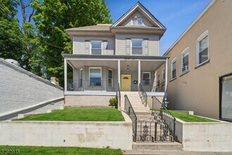 86 Maple Ave in Montclair, NJ - Building Photo - Building Photo