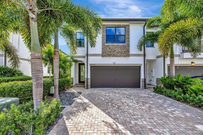 4509 E Aqua Bella Ln in Davie, FL - Building Photo - Building Photo
