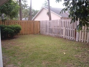 1070 Goldenrod Rd in Wellington, FL - Building Photo - Building Photo