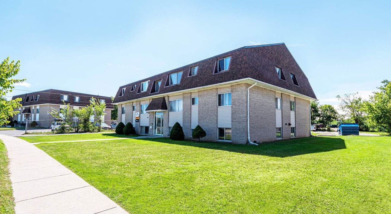 Riverstone Place & Millstone Place in Kingston, ON - Building Photo