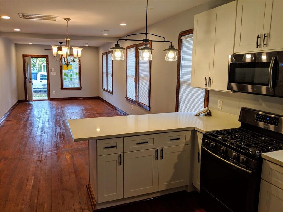 5118 Dunlop St in Houston, TX - Building Photo