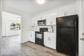 701 NW 2nd Ave in Deerfield Beach, FL - Building Photo - Building Photo